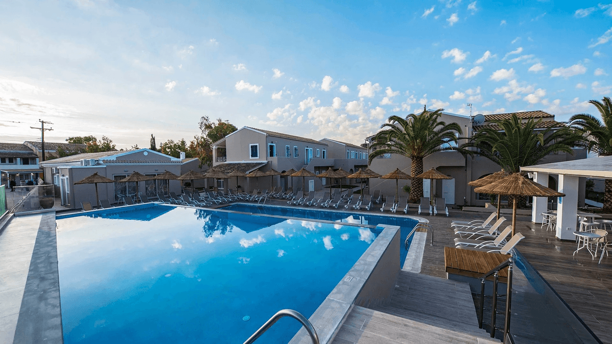 Готель Amour Holiday Resort 4*